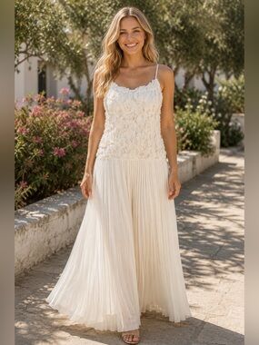 H092 NWT S ptp17 Ivory Floral Appliqué Pleated Maxi Dress Beautiful